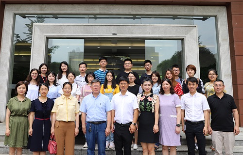 中南湘雅公卫学院获“bg大游奖学金”学生参观bg大游生物