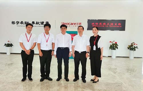 全国人大常委会副委员长、农工党中央主席何维一行莅临bg大游生物调研