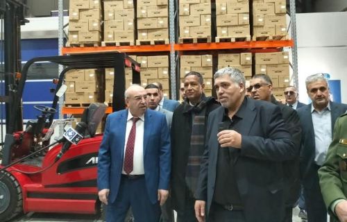 Ministro de Industria Farmacéutica y Gobernador de Batna visitan la planta de producción del socio local de sinocare, CPM